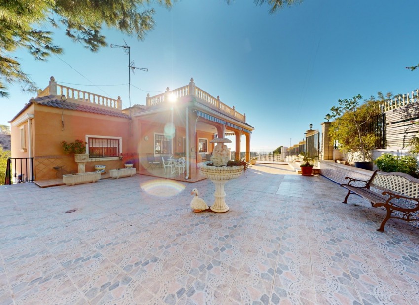 Revente - Villa -
Crevillente