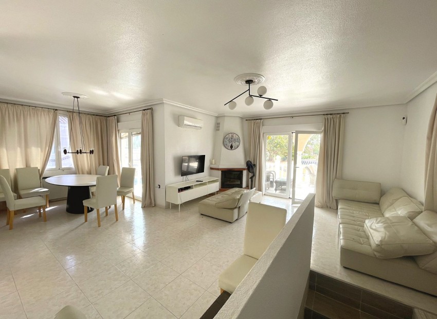 Revente - Villa -
Cuidad Quesada* - Central Quesada