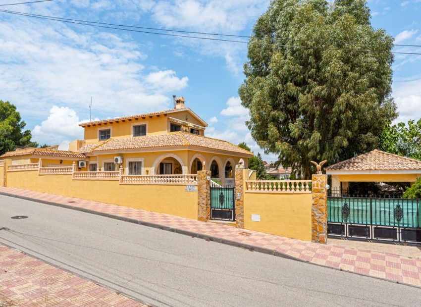 Revente - Villa -
Jacarilla