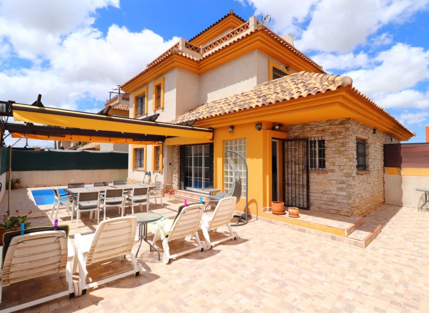 Revente - Villa -
Los Montesinos - La Herrada