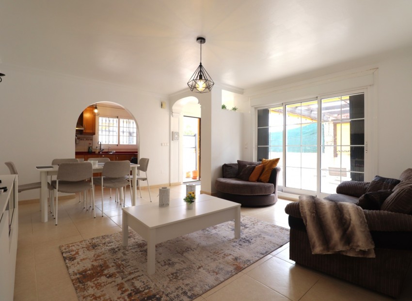 Revente - Villa -
Los Montesinos - La Herrada