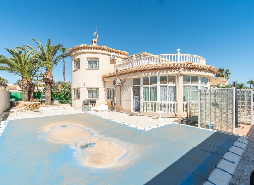 Revente - Villa -
Orihuela Costa* - La Zenia