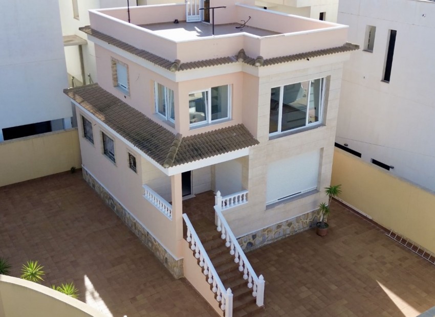 Revente - Villa -
Orihuela Costa* - Las Filipinas