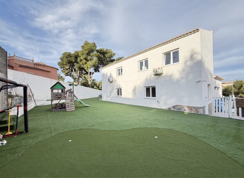 Revente - Villa -
Orihuela Costa - Villamartin