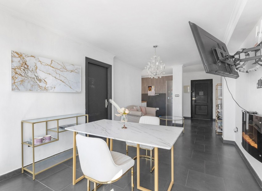 Sale - Apartment / Flat -
Daya Nueva