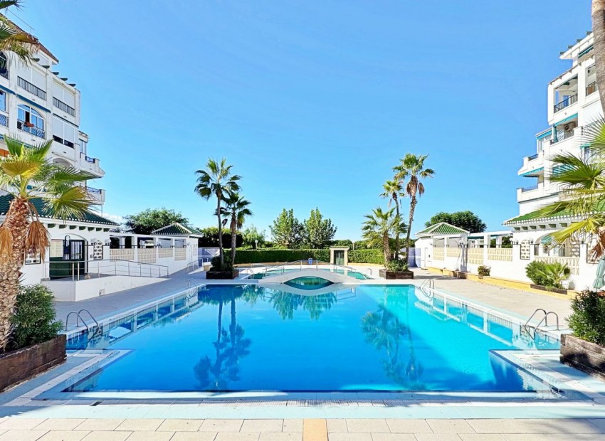 Sale - Apartment / Flat -
La Mata - La Mata - Town