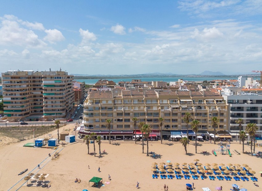 Sale - Apartment / Flat -
La Mata - Playa