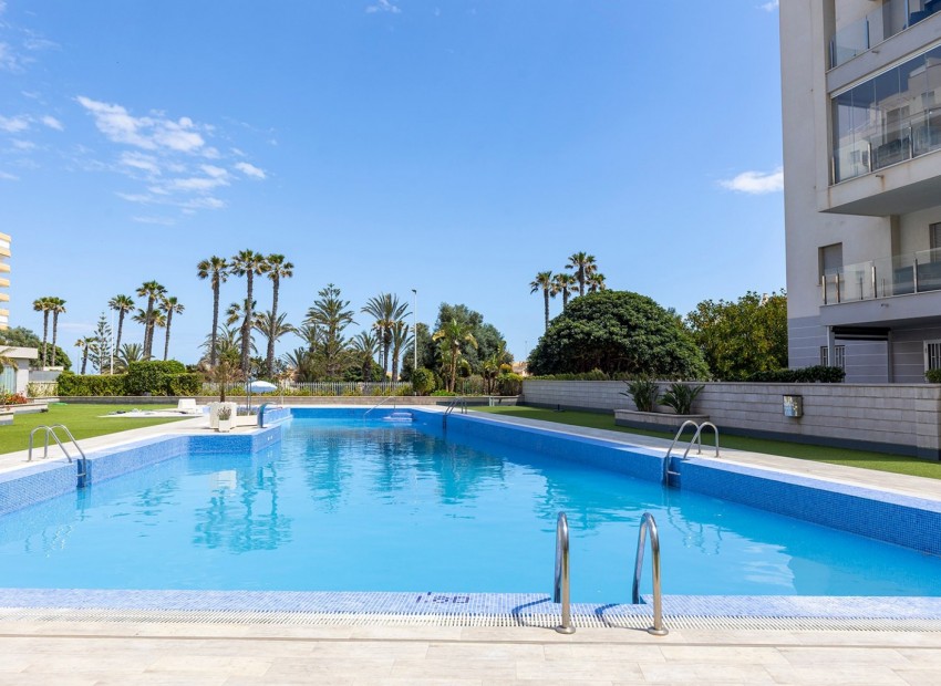 Sale - Apartment / Flat -
La Mata - Playa