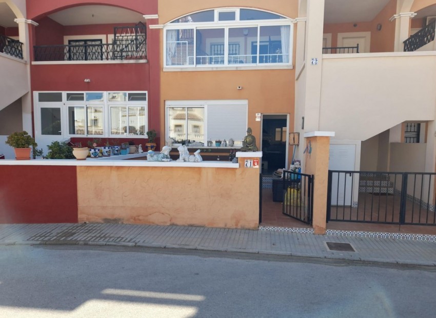 Sale - Apartment / flat -
Los Balcones - Costa Blanca