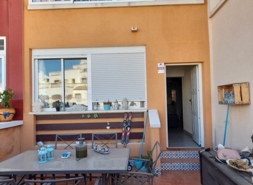 Sale - Apartment / flat -
Los Balcones - Costa Blanca