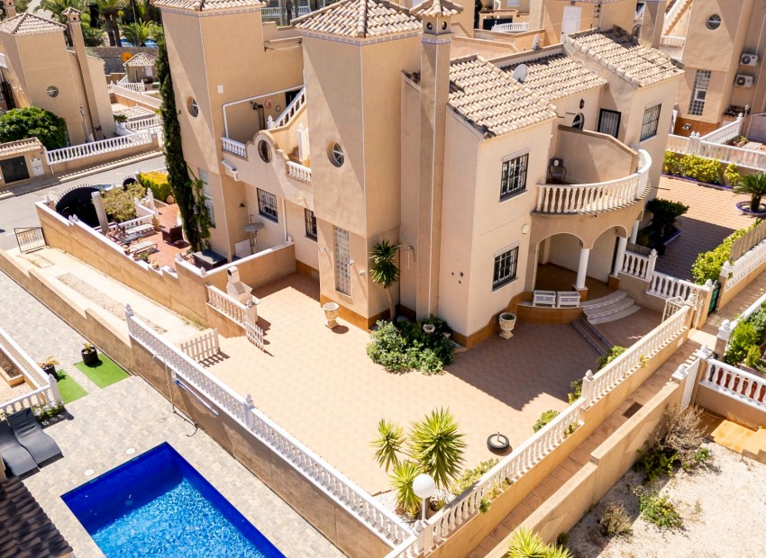 Sale - Apartment / flat -
Orihuela Costa - Villamartin Golf