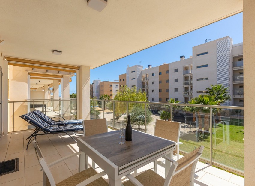 Sale - Apartment / Flat -
Orihuela Costa* - Villamartín