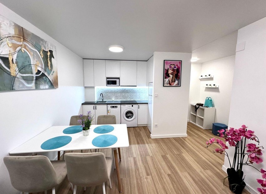 Sale - Apartment / Flat -
Torrevieja* - Estacion De Autobuses