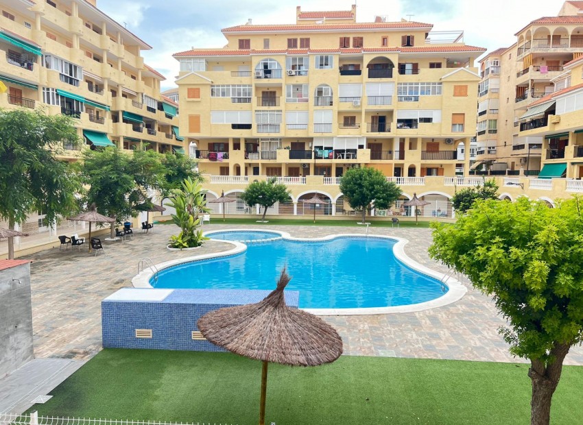 Sale - Apartment / Flat -
Torrevieja - La Mata