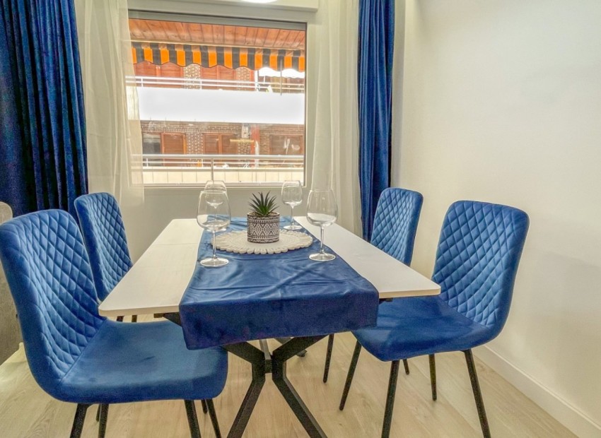 Sale - Apartment / Flat -
Torrevieja - Playa Acequion