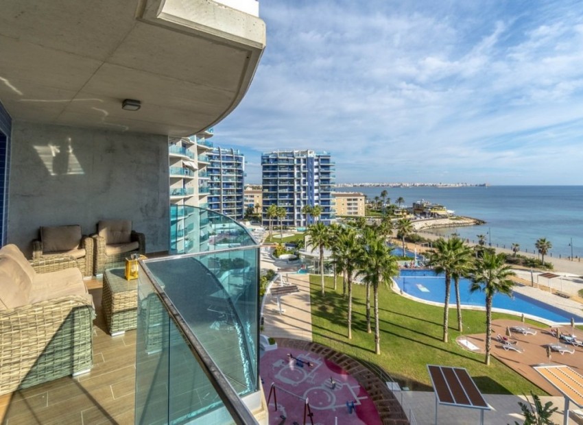 Sale - Apartment / Flat -
Torrevieja - Punta prima