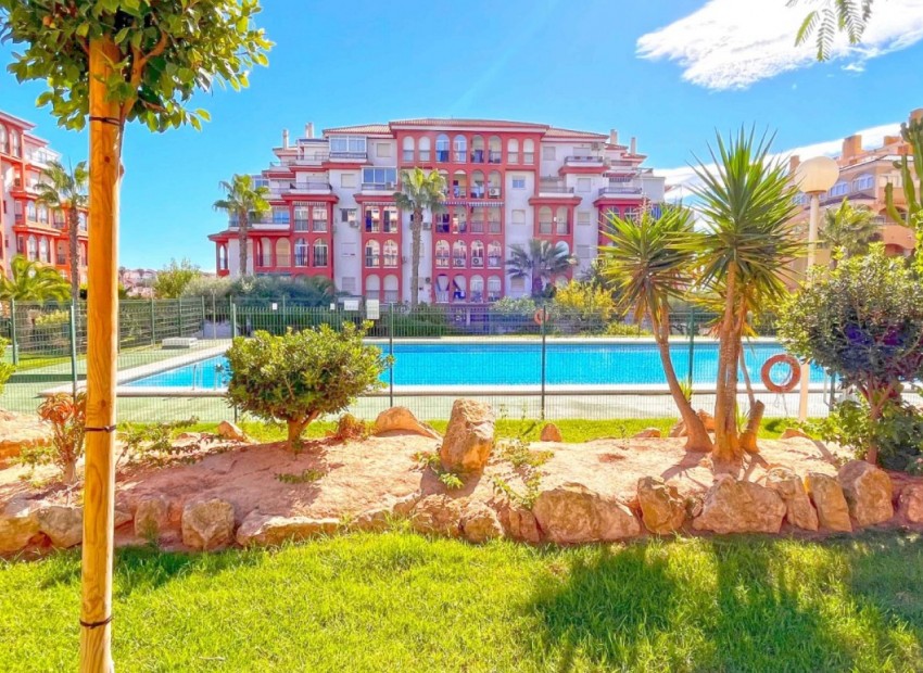 Sale - Apartment / Flat -
Torrevieja - Torrelamata - La Mata