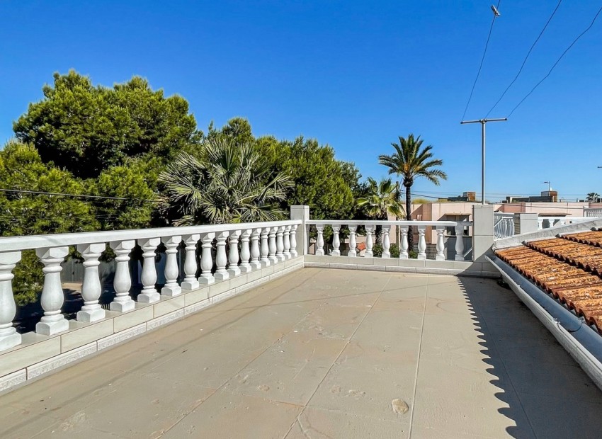 Sale - Apartment / Flat -
Torrevieja - Torreta Florida