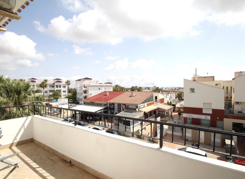 Sale - Apartment / Flat -
Villamartin