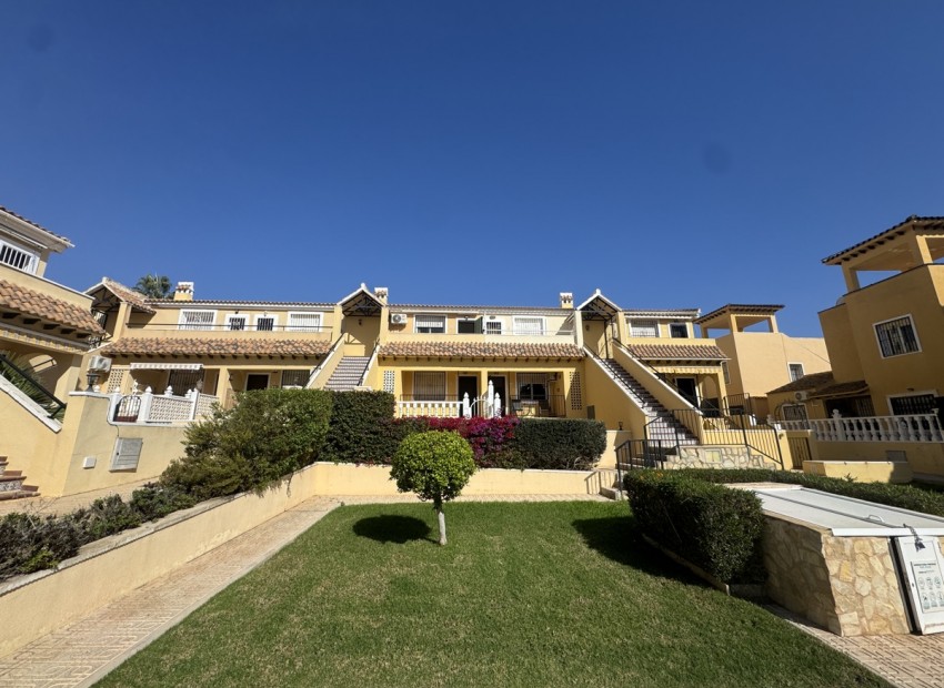 Sale - Apartment / Flat -
Villamartin