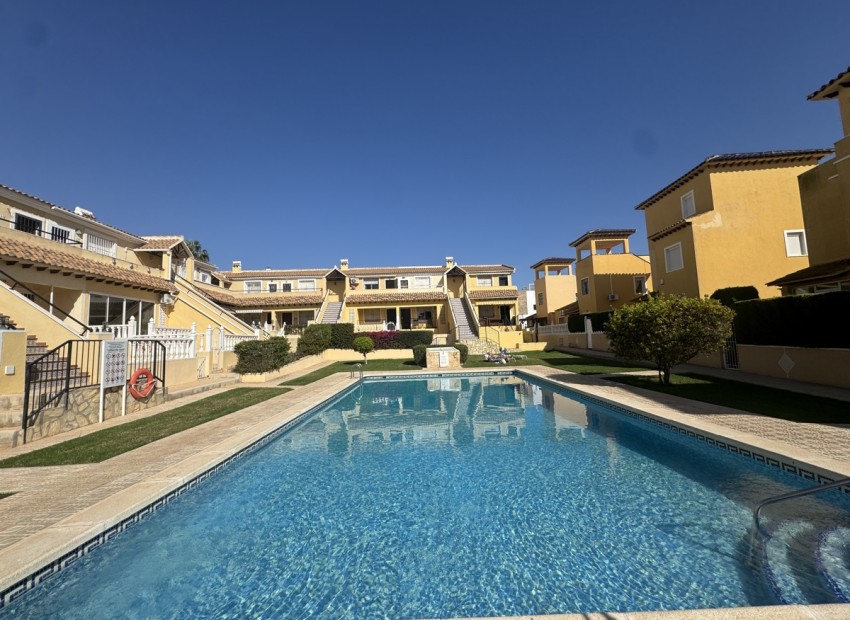 Sale - Apartment / Flat -
Villamartin