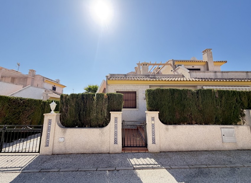 Sale - Apartment / Flat -
Villamartin
