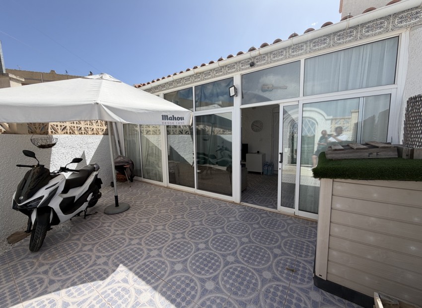 Sale - Apartment / Flat -
Villamartin