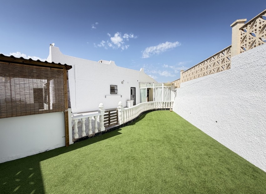 Sale - Apartment / Flat -
Villamartin