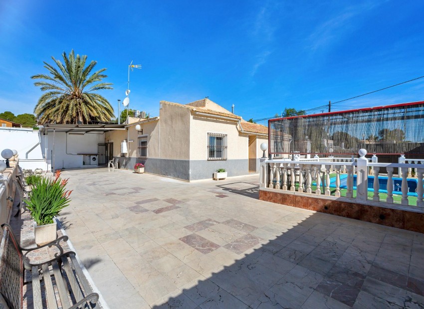 Sale - Finca / Country Property -
Alicante* - Albatera*