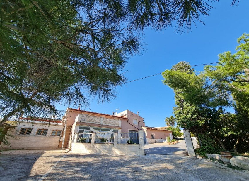 Sale - Finca / Country Property -
Alicante* - Monovar*