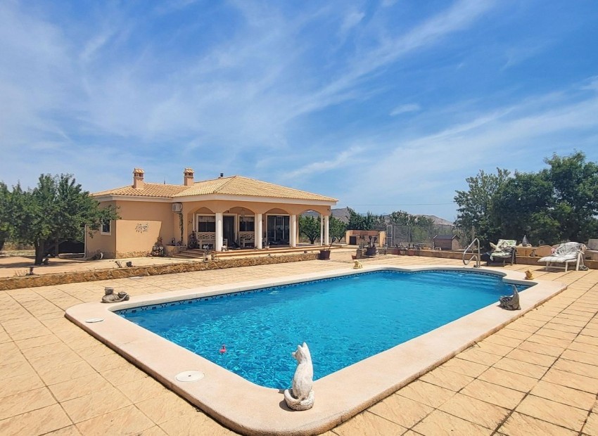 Sale - Finca / Country Property -
Hondon - Hondon de Las Nieves