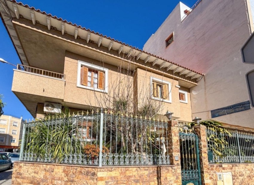 Sale - House -
Alicante* - Almoradi*