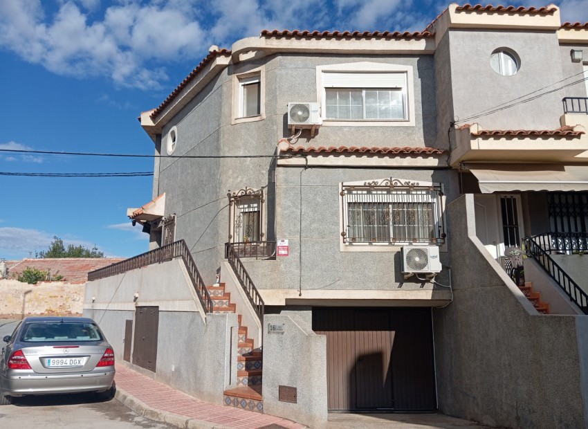 Sale - House -
Catral*