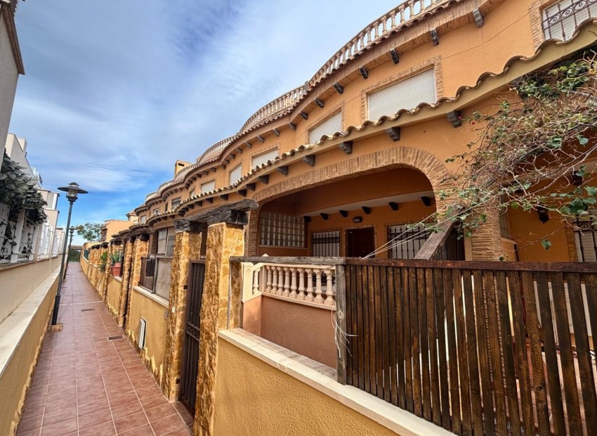 Sale - House -
Guardamar del Segura - El Eden
