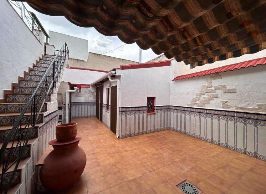 Sale - House -
Jacarilla