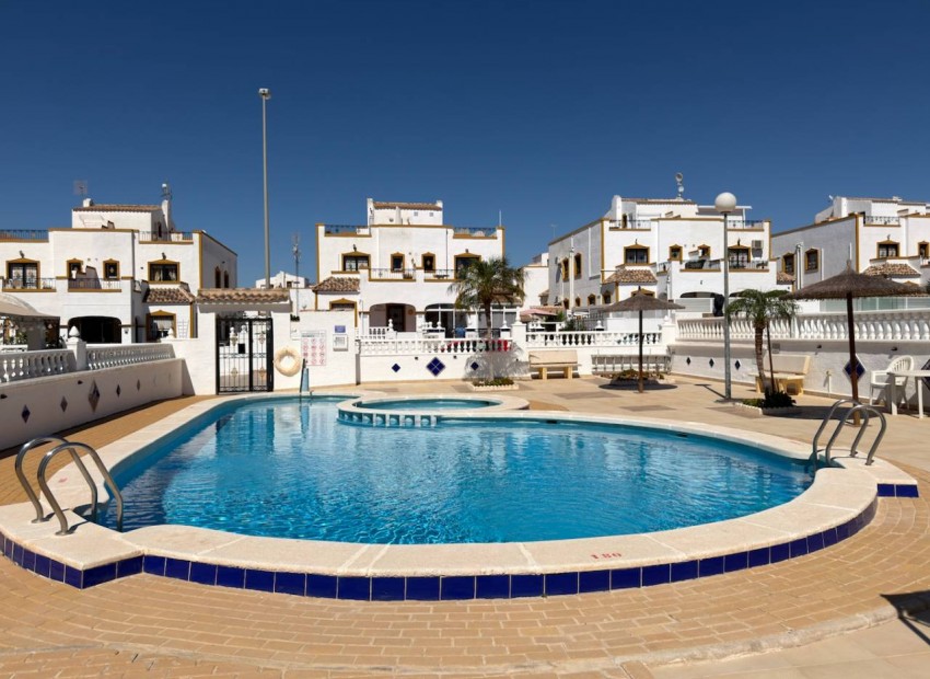 Sale - House -
Los Montesinos - Entre Naranjos / Vistabella Golf