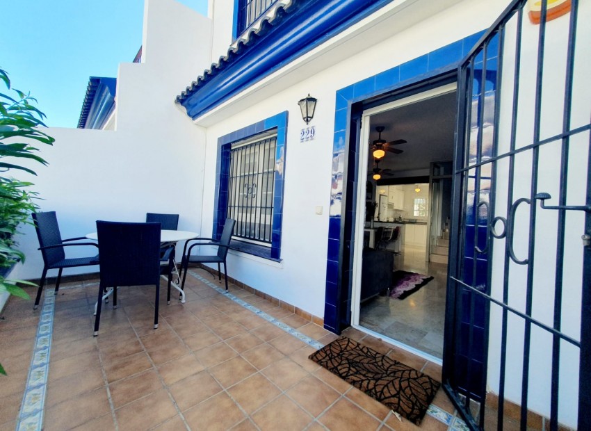 Sale - House -
Orihuela Costa - Los Dolses