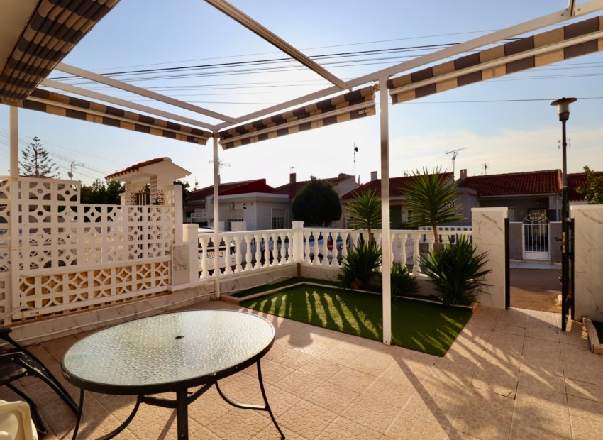 Sale - House -
Torrevieja - Torreta