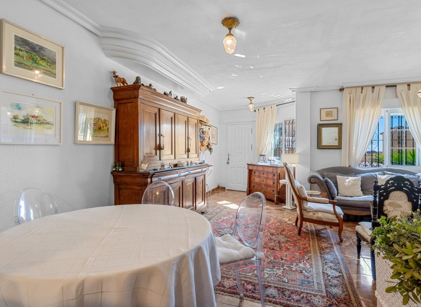 Sale - House -
Villamartin