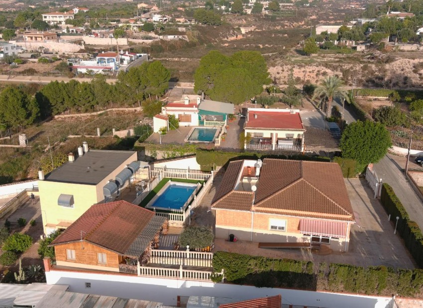 Sale - Villa -
Albatera
