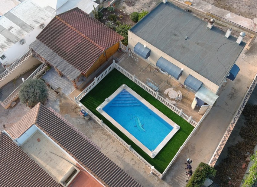 Sale - Villa -
Albatera