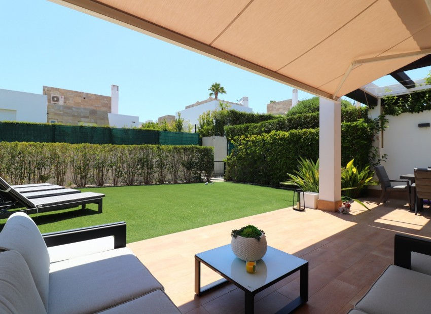 Sale - Villa -
Algorfa* - La Finca Golf Resort