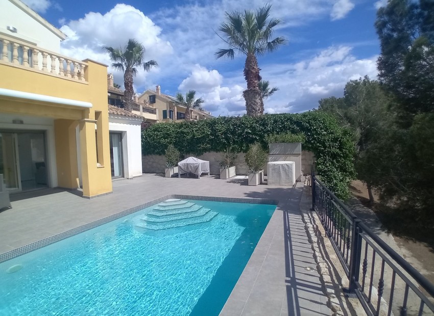 Sale - Villa -
Algorfa* - La Finca Golf Resort