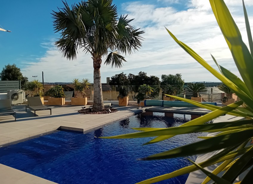 Sale - Villa -
Algorfa - La Finca Golf Resort