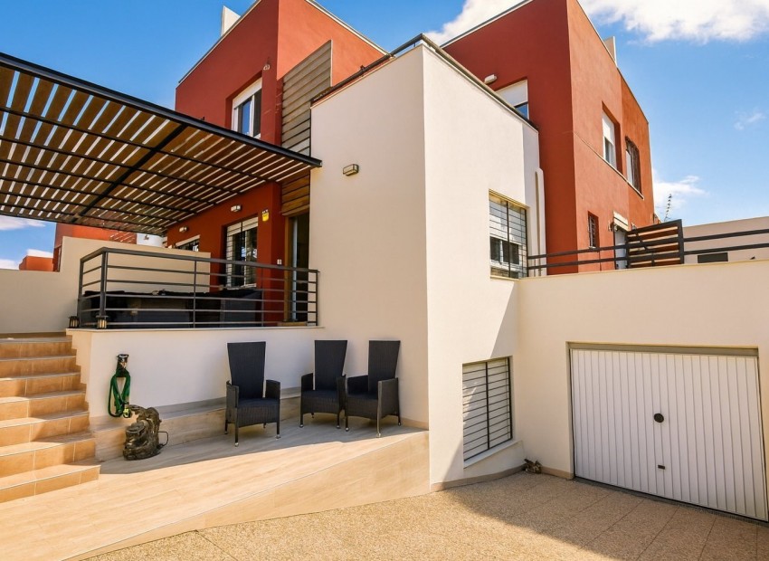 Sale - Villa -
Algorfa - La Finca Golf Resort