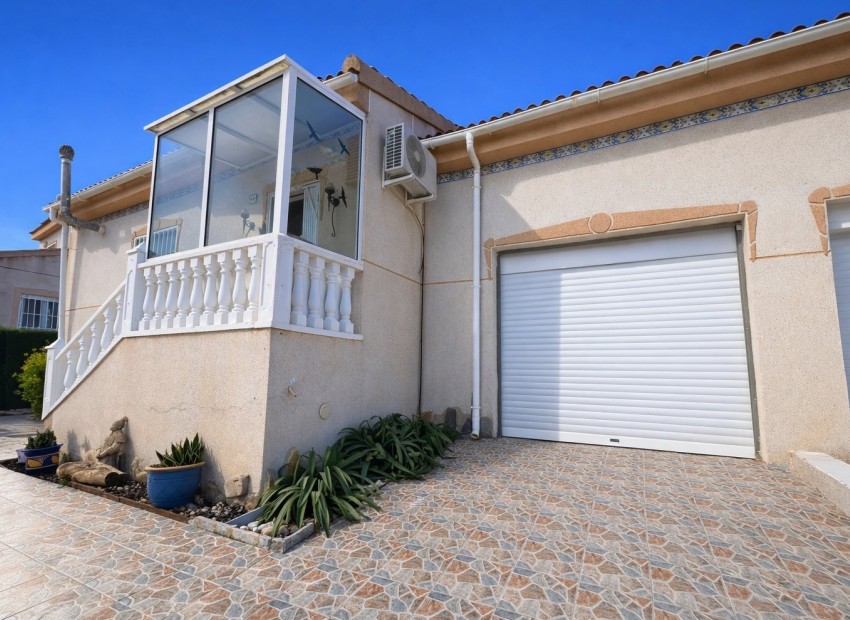 Sale - Villa -
Algorfa - La Finca Golf Resort