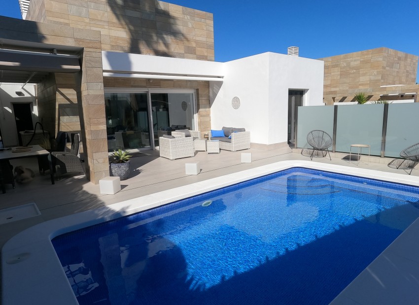 Sale - Villa -
Algorfa - La Finca Golf Resort