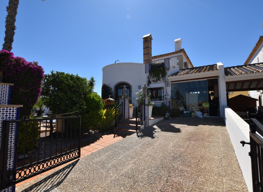 Sale - Villa -
Algorfa - La Finca Golf Resort