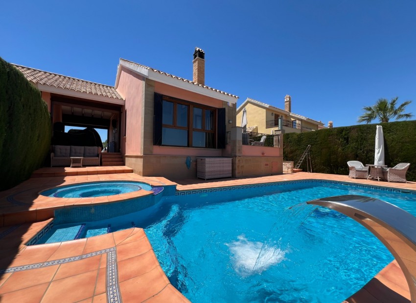 Sale - Villa -
Algorfa - La Finca Golf Resort