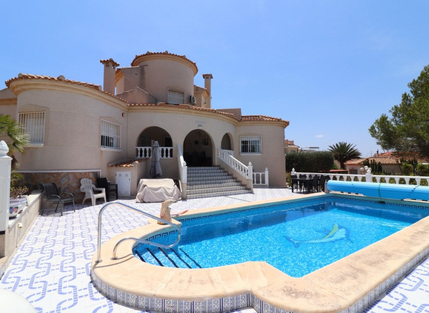 Sale - Villa -
Algorfa